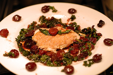 Pollo con cime di rapa e mirtilli rossi