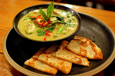 Zuppetta di curry verde thai e pollo
