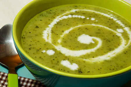 Crema di zucchine alla menta e curry verde thai