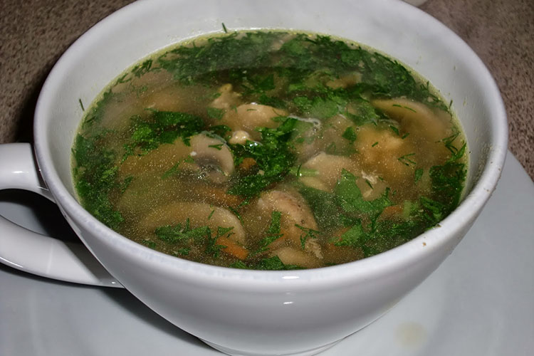 Zuppa di pollo Yemenita con Hawaij